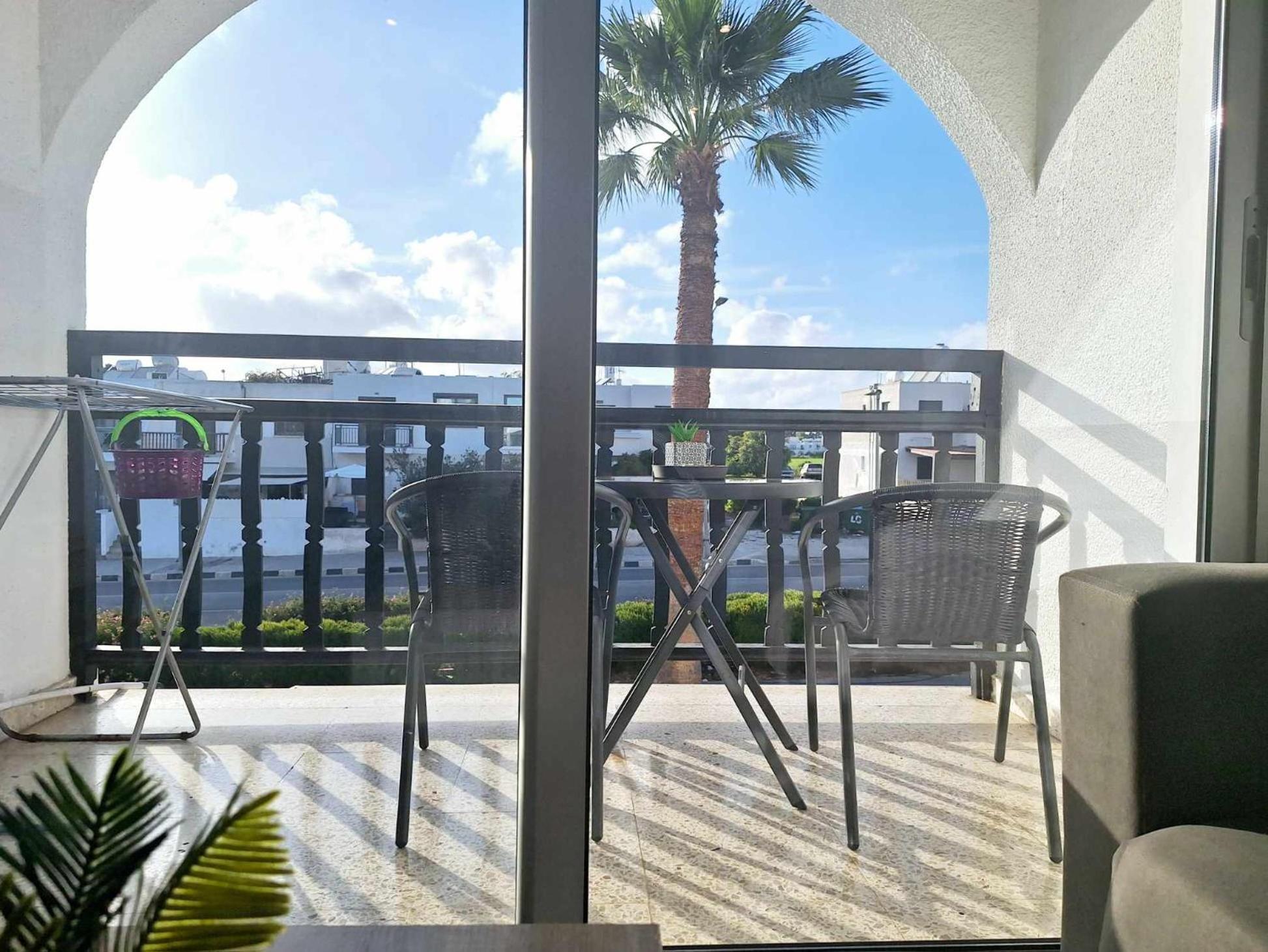Charming Holiday Retreat Kato Paphos Apt 400M To The Beach Exterior photo